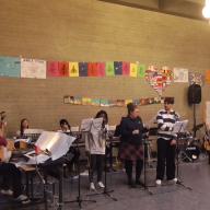 WF 10 Musik mit "Jingle Bells" und "Waka Waka" (und Frau Pignatelli als Gast)